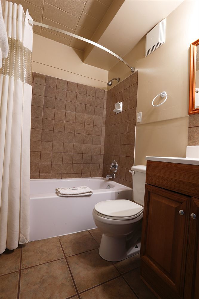 Belmont Inn Съдбъри Екстериор снимка