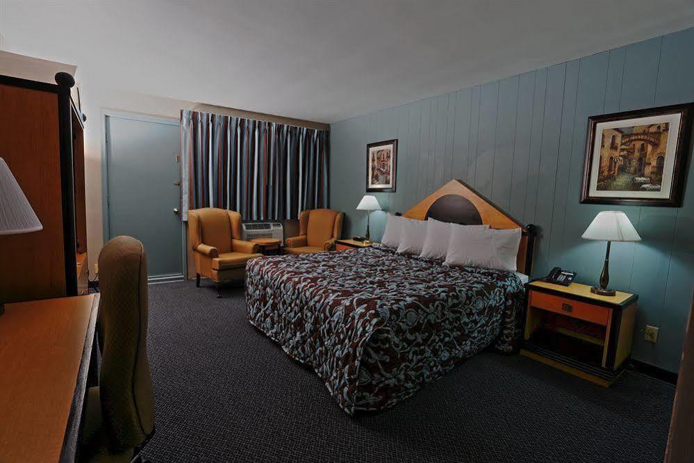 Belmont Inn Съдбъри Екстериор снимка